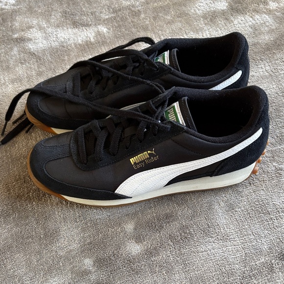 Puma Women’s Black and White Easy Rider Sneakers - Picture 2 of 6